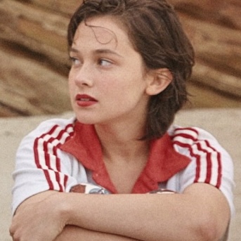 Zoe-Lister-Jones-Cailee-Spaeny-How-it-Ends