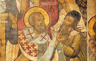 Saint_Nicholas_of_Myra_slapping_Arius_at_the_Council_of_Nicaea_Greek_Icon