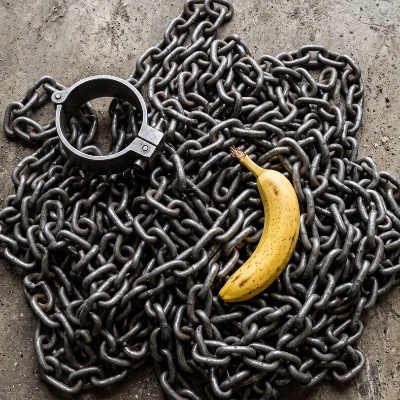 EviraChainCuffBanana(AI)cropped2